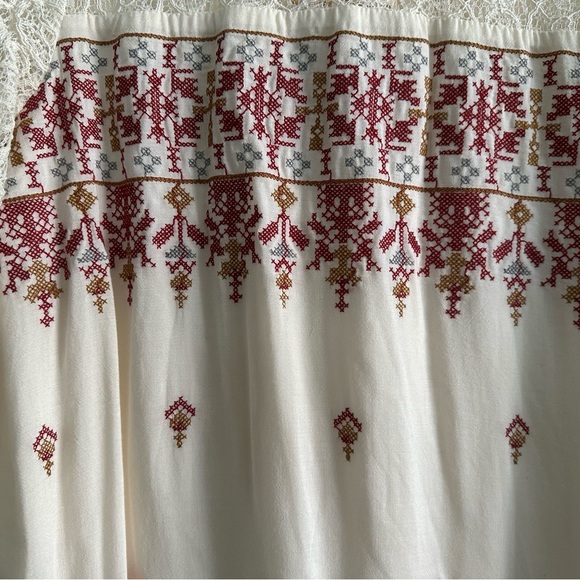 Cream and red dress - Picture 2 of 5